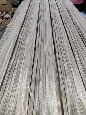 แปลงธรรมชาติ สีอ่อน Paldao Wood Quarter Cut Veneer With Black Line