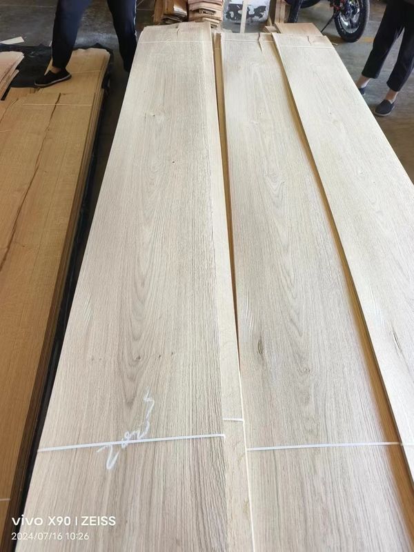 คุณภาพดีที่สุด สีธรรมชาติตัดแผ่น veneer ไม้โอ๊ค rustic สําหรับการตกแต่ง